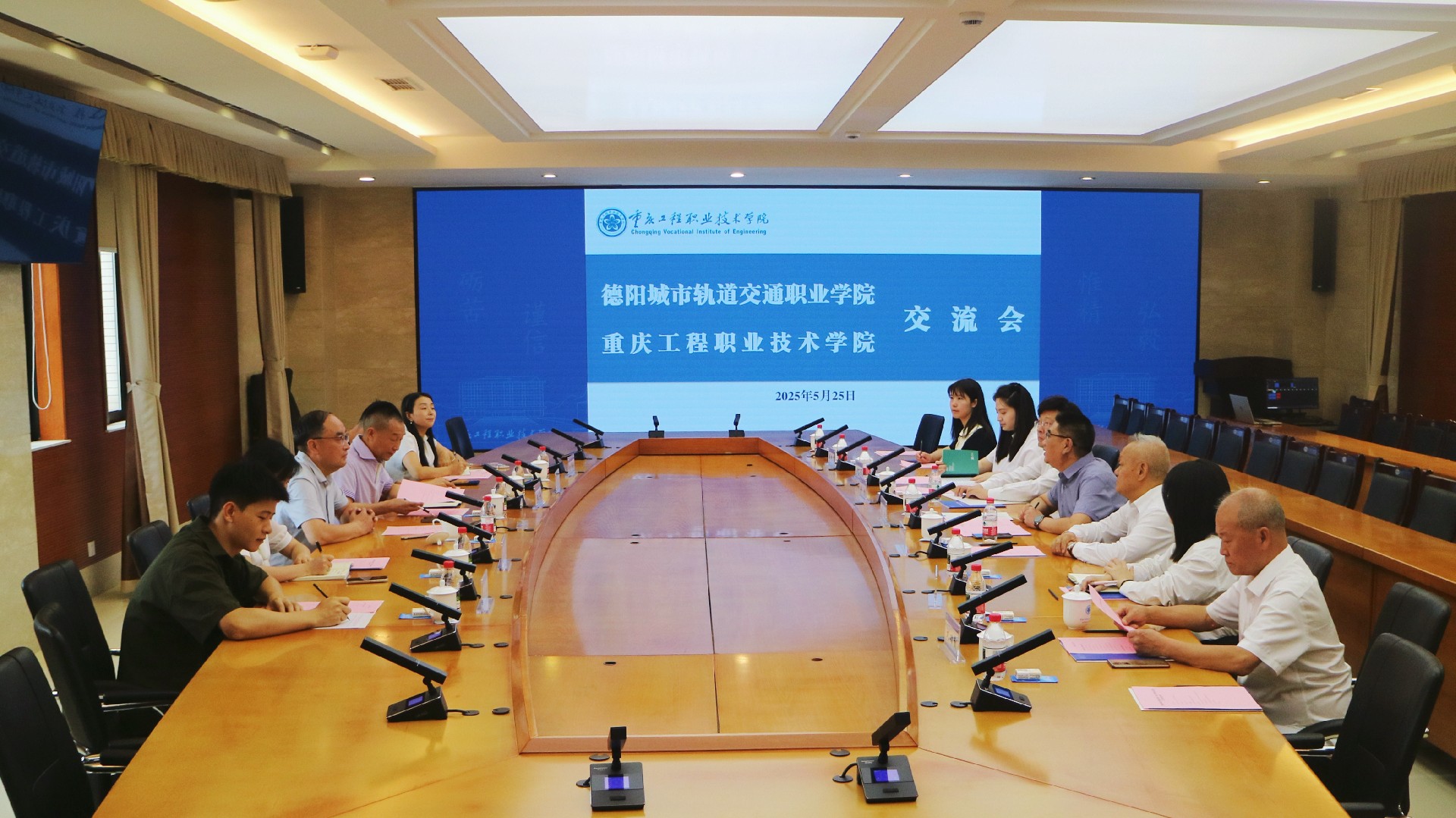 數(shù)智賦能 美育浸潤 藝工融合 | 我校領導帶隊赴重慶交流學習